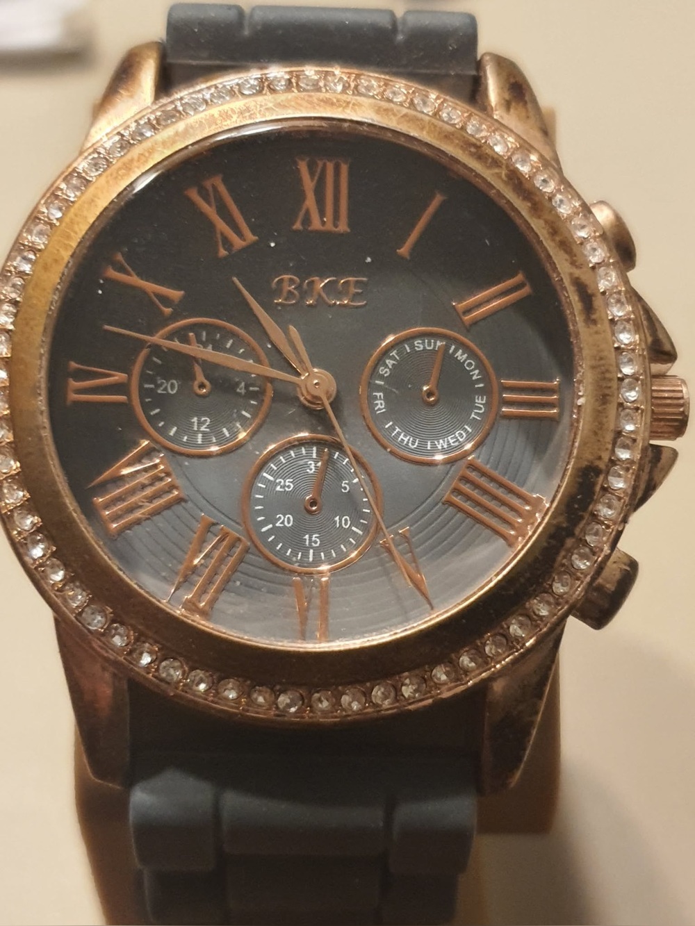 🦋10/$20🦋 BKE Goldtone/Gray Rhinestone Silicone Women's Watch
